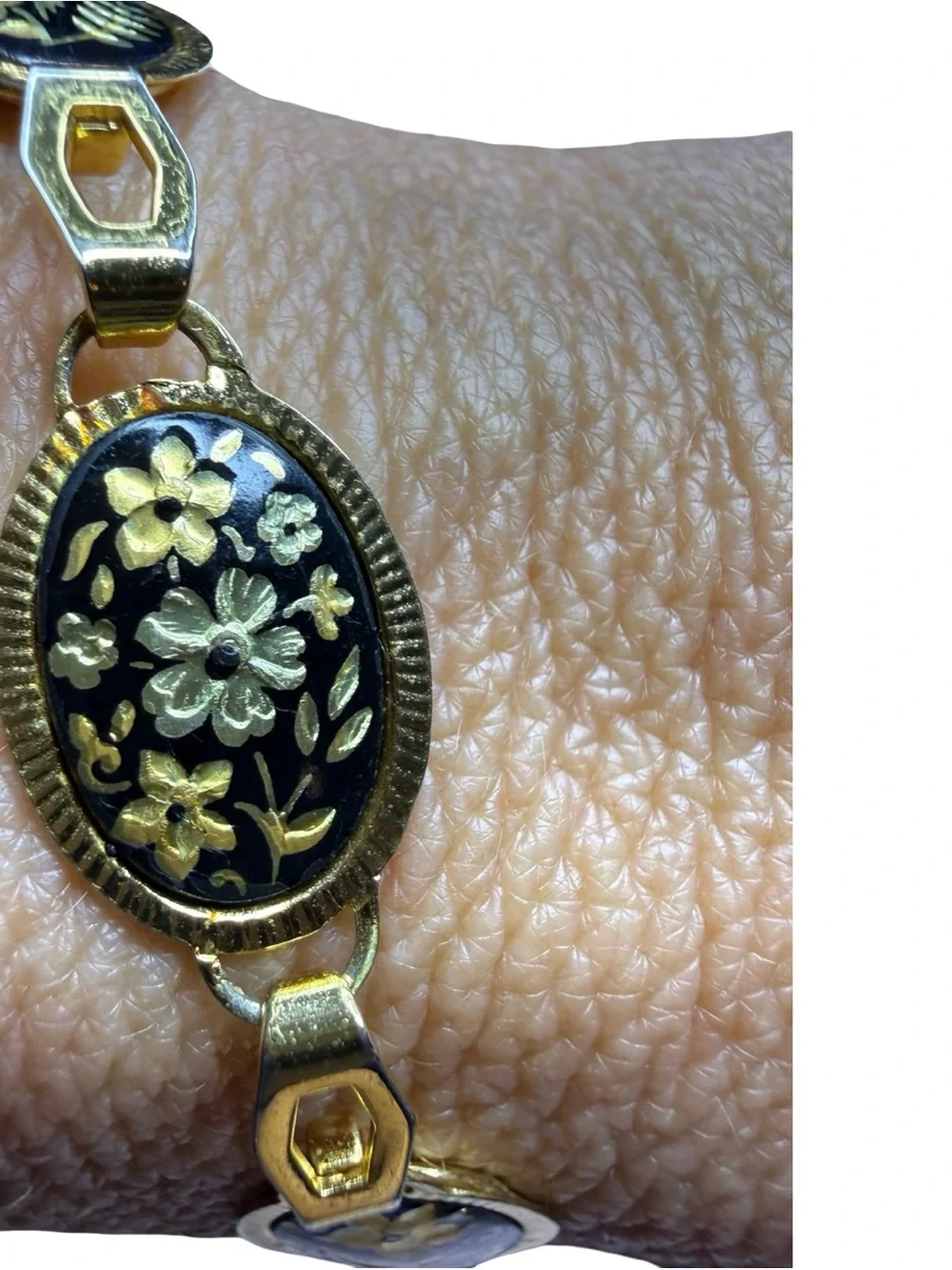 ✨ Vintage Damascene Style Bracelet 7”